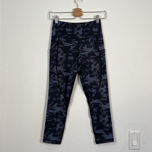 ZYIA Active Black Camo Pocket Light n Tight Hi-Rise Capri Size S - Picture 2 of 6